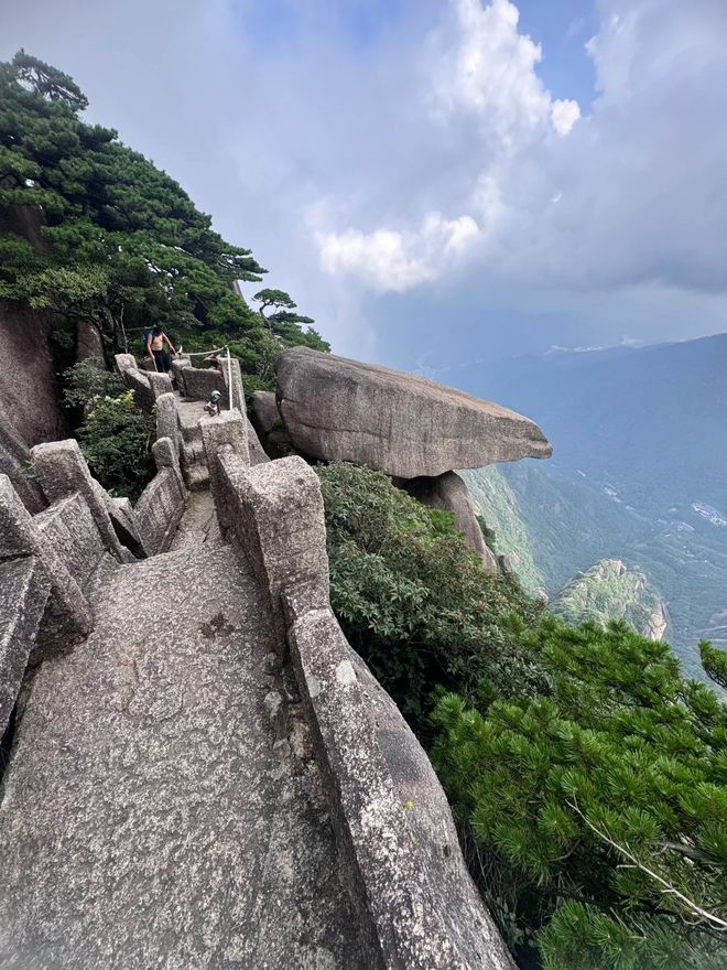 安徽黄山美食4日游指南黄山特色小吃四天尝鲜之旅